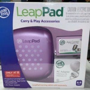 LEAPFROG LEAPPAD CARRY & PLAY ACCESSORIE SET CASE & PLUG~IN /APP CARD NEW